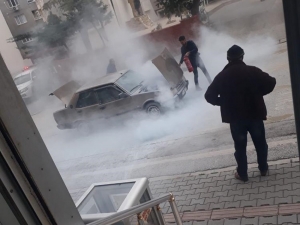 Seyir Halindeki Otomobil Yandı