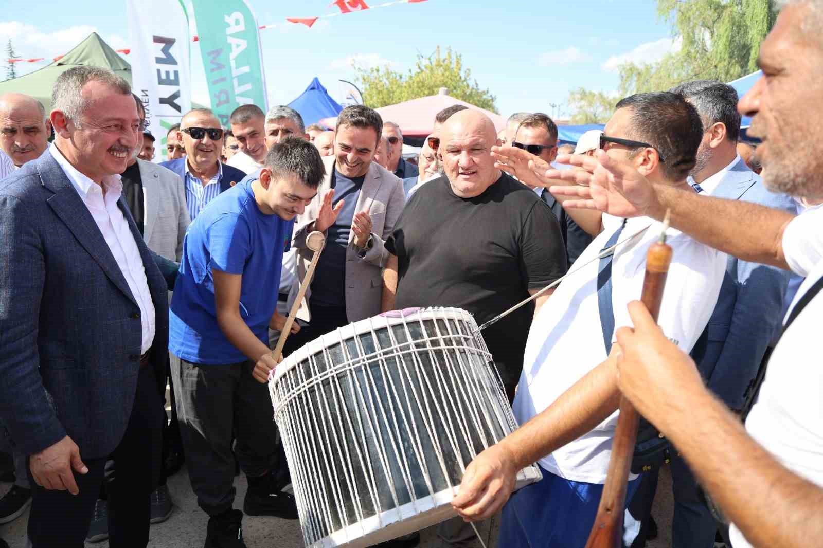 korfez-de-kadirga-coskusu-binlerce-karadenizli-bir-araya-geldi