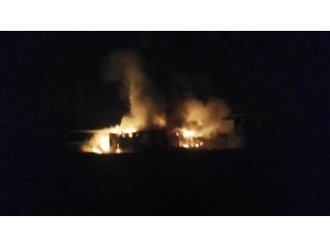 Alev Alev Yanan Konteynerler Paniğe Neden Oldu