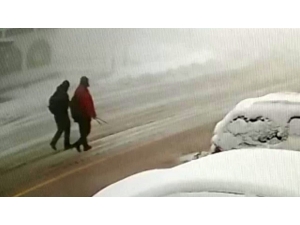 Uludağ’da Kaybolan Efe Sarp’ın Montu Bulundu, İçerisinden Eldiven Çıktı