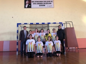 Hızırbeyli Sultanlar Hentbolda İl Birincisi Oldu