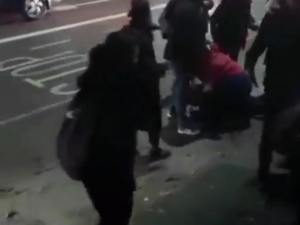 İngiltere’de Müslüman Kız Çocuğuna Saldıran Çift Gözaltına Alındı