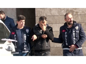 Lavaboyu Kullanma Bahanesiyle Girdiği İş Yerlerinde Çantalara Musallat Olan Hırsız Yakalandı