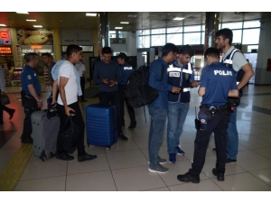 Balıkesir’de Polis 15 Aranan Şahsı Yakaladı