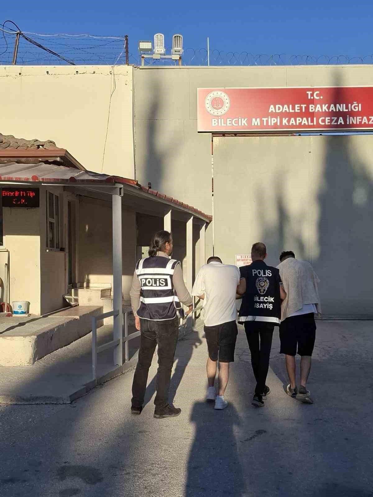 3-milyon-liralik-ziynet-esyasiyla-yakalanan-2-supheli-tutuklandi