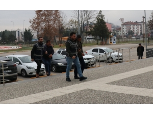 Nakliyecilik Yapmak İçin Çaldıkları Kamyonla Yakalandılar