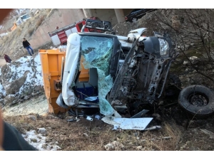 Hafriyat Kamyonu Köprüden Düştü: 1 Ölü