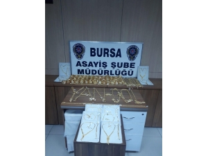 2 Milyon Liralık Altınları Kuyumcudan Alan Şüpheliler Polisten Kaçamadı