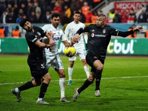 Süper Lig: Kasımpaşa: 2 - Beşiktaş: 3 (Maç Sonucu)
