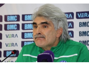 Uğur Tütüneker: “Takımı Tebrik Ediyorum”