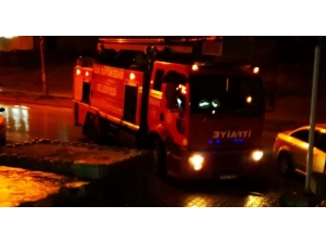 Van’da İş Yerinin Bacasından Çıkan Yangın Korkuttu