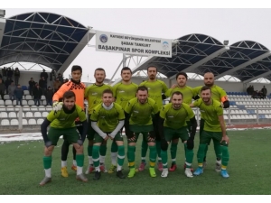 7 Kırmızı Kartın Çıktığı Maçta Kazanan Başakpınar Belediyespor Oldu