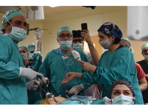 Onlarca Doktor Laparoskopi Ve Histereskopi Canlı Cerrahi Operasyonuna Katıldı
