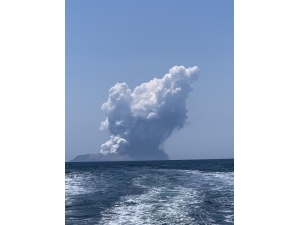 Yeni Zelanda’da Yanardağ Patladı: 1 Ölü