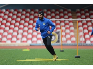 Hafta İçi Babasını Kaybetti, Hafta Sonu Maça Çıktı