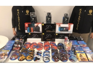 İstanbul’da Binlerce Kaçak Telefon Aksesuarı Ele Geçirildi