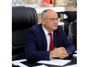 Esat Öztürk’ten Berna Gözbaşı’ya Tebrik