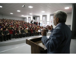 Asü Rektörü Şahin Öğrencilerle Buluştu