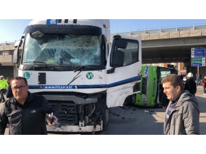 Tanker İle Çarpışan Halk Otobüsü Yan Yattı: 25 Yaralı