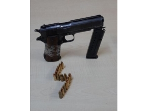 Dur İhtarına Uymayan Araçta Tabanca Ve Uyuşturucu Ele Geçirildi