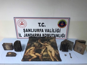 Şanlıurfa’da Ceylan Derisine Yapılmış Tarihi Tablo Ele Geçirildi