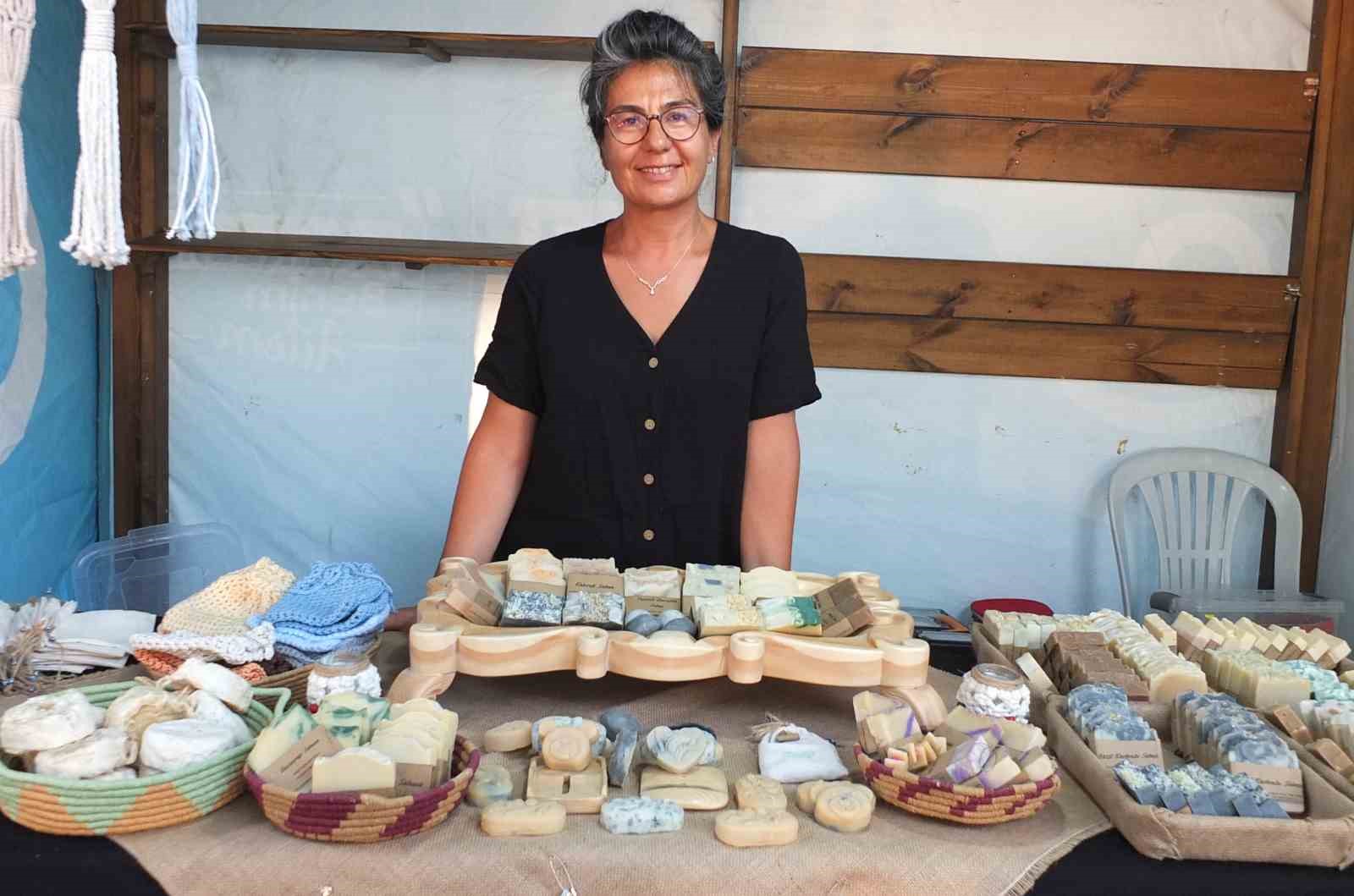 burhaniye-de-makine-teknikeri-belma-hanimin-el-yapimi-sabunlari-ilgi-gordu