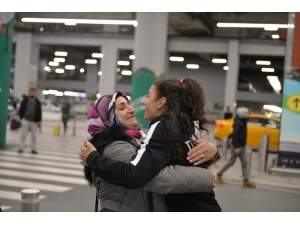 Hatice Kübra Coşkuyla Karşılandı