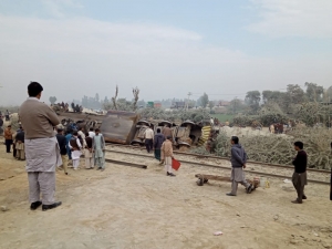 Pakistan’da Trenle Kamyon Çarpıştı: 1 Ölü, 8 Yaralı