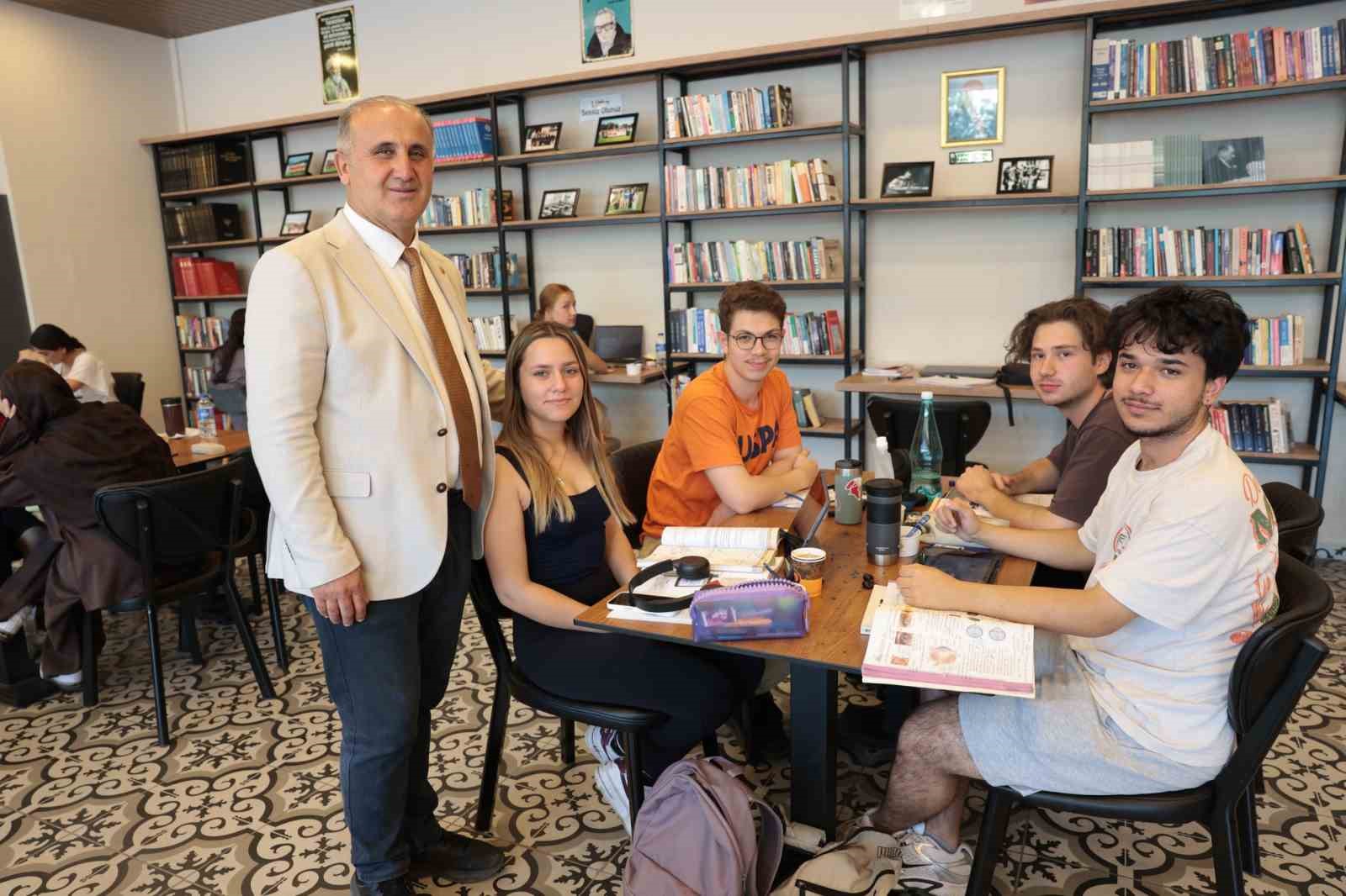 baskan-kaya-dan-yks-oncesi-ogrencilere-moral-ziyareti