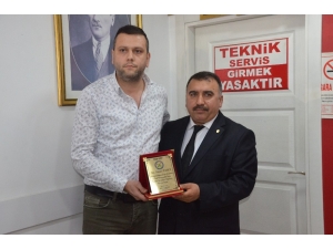 Ceren’in Katilinin Yakalanmasını Sağlayan Esnafa Plaket