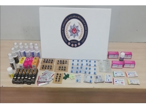 18 Adet Kaçak Cinsel İçerikli Ürünle 58 Adet Kaçak Cep Telefonu Ele Geçirildi