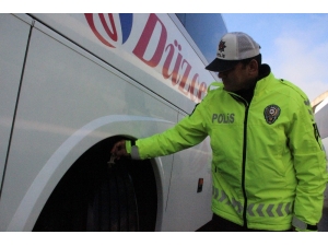 Düzce’de Kış Lastiği Takmayan 175 Araca 109 Bin Lira Ceza