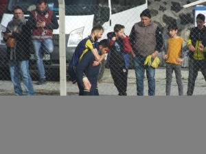 Sakatlanan Takım Arkadaşını Sırtında Taşıdı