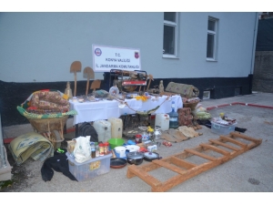 Define Ararken Jandarmaya Yakalandı