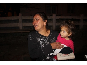 Elektriği Ve Suyu Olmayan Apartman Dairesinde Çıkan Yangın Mahalleyi Sokağa Döktü