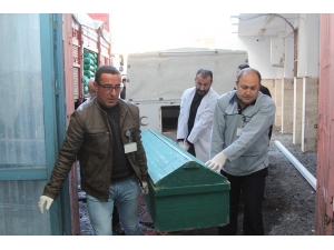 İran Sınırında Erkek Cesedi Bulundu