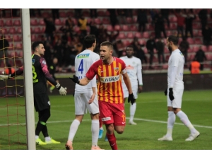 Artem Kravets Golünü Nurettin’e Hediye Etti