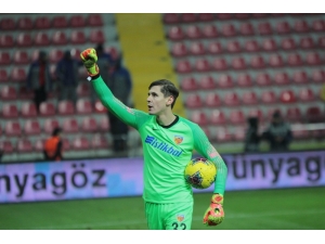 Silviu Lung Kalesini Gole Kapattı