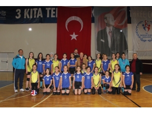 Erdemli’de Okul Sporları Heyecanı