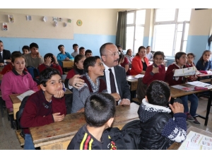 Siirt Valiliği, “Siirt Okuyor” Kitap Okuma Kampanyası Başlattı