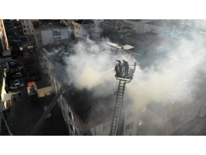 Pendik’te 4 Katlı Binanın Çatısı Alev Alev Yandı