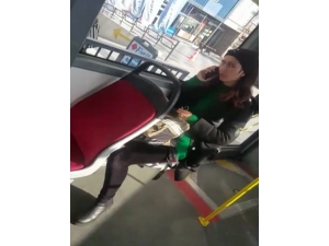 Otobüste Yolcu İle Şoför Arasında Araçtan İnme Tartışması