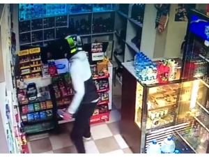 Eyüpsultan’da Büfe Sahibine Silahlı Saldırı Kamerada