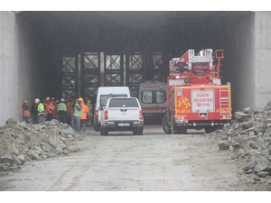 Köprü Ve Viyadük Çalışmasında Vinç Devrildi:1 Ölü