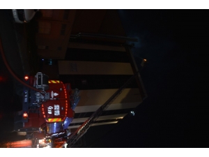 Güngören’de 4 Katlı Bir İş Yerinin Bacası Alev Alev Yandı