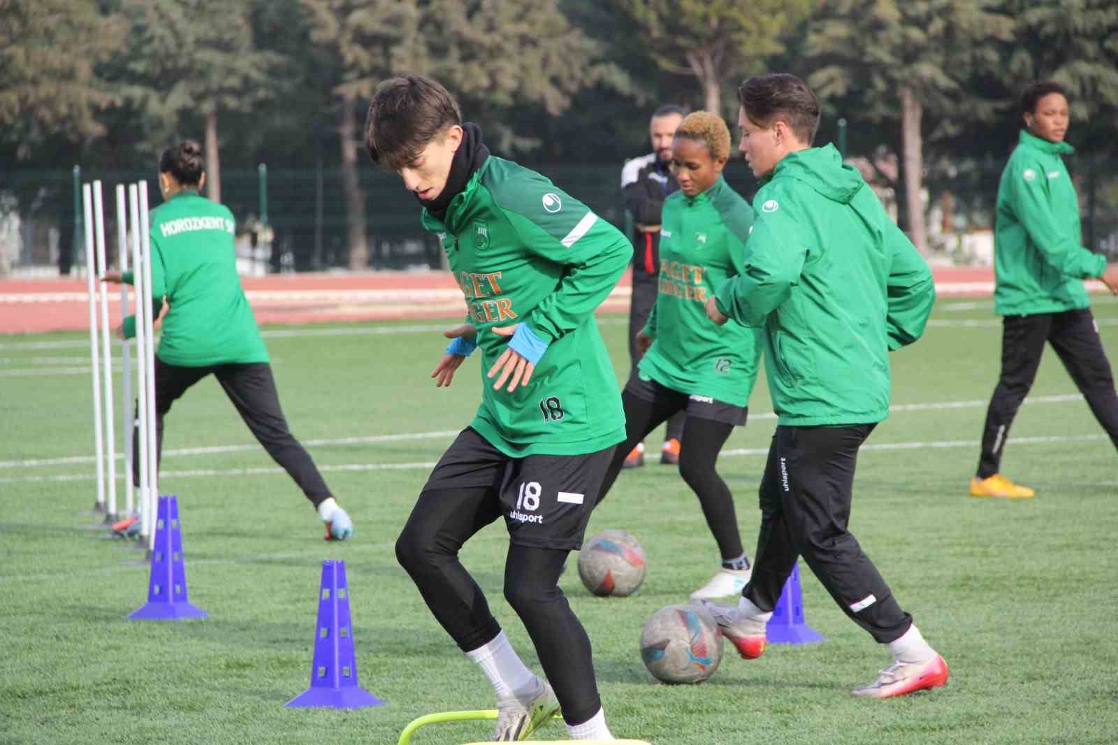 sampiyon-takim-horozkentspor-parasizlik-nedeniyle-kapanma-tehlikesi-yasiyor