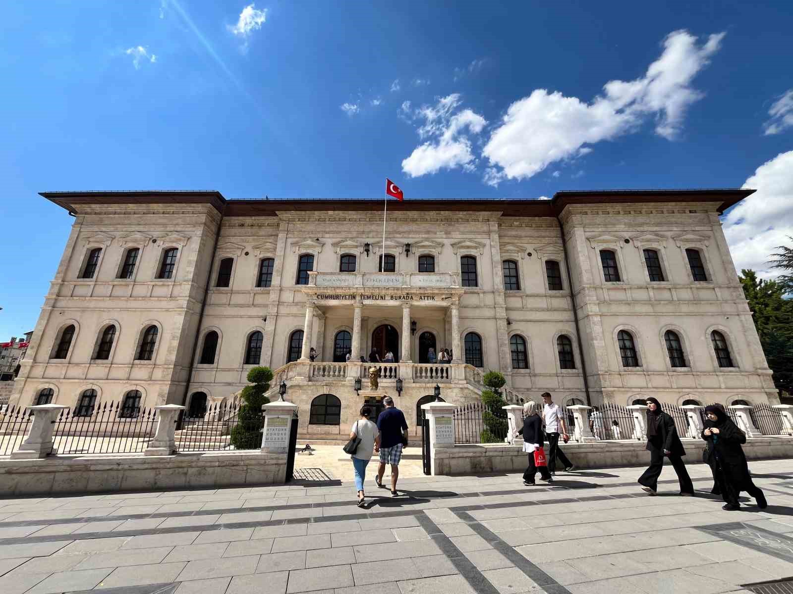 sivas-ataturk-ve-kongre-muzesi-ziyaretci-rekoruna-kosuyor