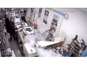 Patlayan Telefon Bataryası Paniğe Neden Oldu