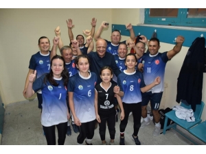 Yenipazar Belediye, İlçe Milli Eğitim’i Mağlup Etti