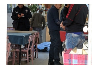 Türk Hal Müziği Sanatçısı Kıraathanede Kalbine Yenik Düştü